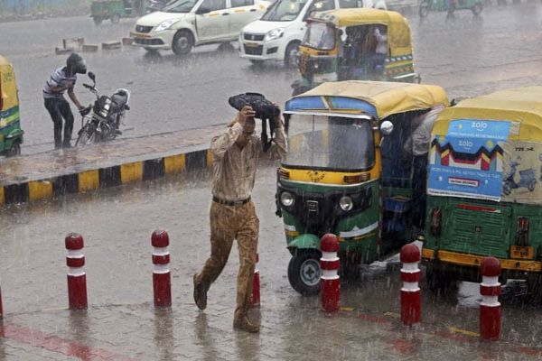 Weather Today: Tamil Nadu, Kerala, Karnataka Likely Receive Heavy Rainfall News Image