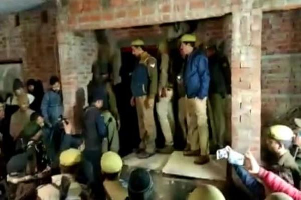 Wife Of UP Hostage-Taker Stoned To Death After Cops Kill Him Wife Of UP Hostage-Taker Stoned To Death After Cops Kill Him