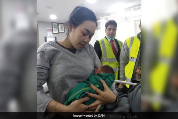 Woman Delivers Baby Mid-Air, Plane Makes Emergency Landing In Kolkata Woman Delivers Baby Mid-Air, Plane Makes Emergency Landing In Kolkata