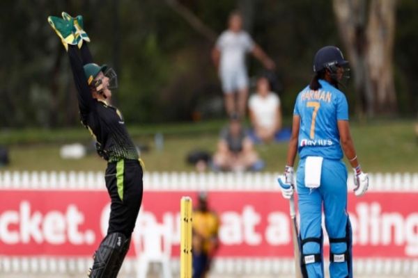 Women's T20I Tri-series final: Smriti Mandhana fifty in vain as Australia beat India Women's T20I Tri-series final: Smriti Mandhana fifty in vain as Australia beat India