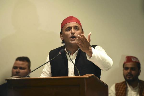 Yogi Adityanath doing injustice to Muslims to save chair: Akhilesh Yogi Adityanath doing injustice to Muslims to save chair: Akhilesh