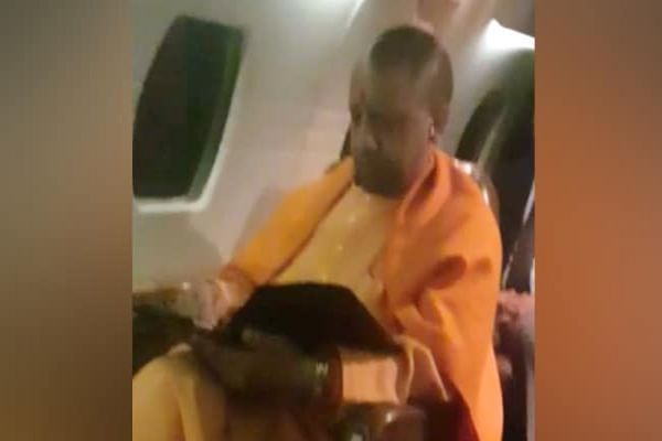 Yogi Adityanath To Give iPads To UP Ministers To Make Them Yogi Adityanath To Give iPads To UP Ministers To Make Them